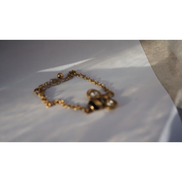 Vintage bee charm bracelet gold tone enamel rhinestone bug 1990s whimsy, 7 inch - Picture 10 of 10